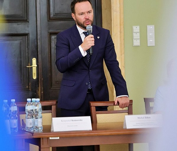 Wojewoda lubelski uniewinniony w sprawie zdjęcia krzyża-367825