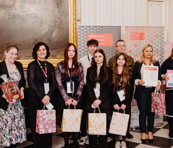 Zespół Szkół w Lubaczowie nagrodzony w „Solidarnej Szkole”-368298