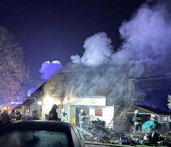 Dramatyczny pożar w Narolu. 26 strażaków w akcji-368517