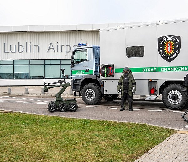 Lubelskie/ Nowy sprzęt pirotechniczny dla Straży Granicznej na lotnisku-368696