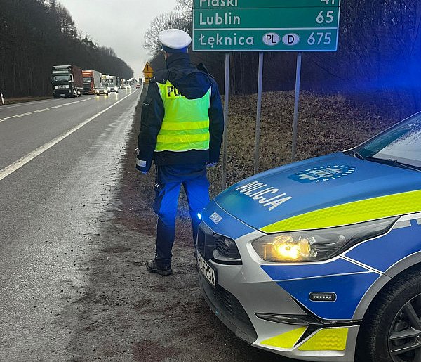 Kolejka tirów do przejścia z Ukrainą w Dorohusku-368787