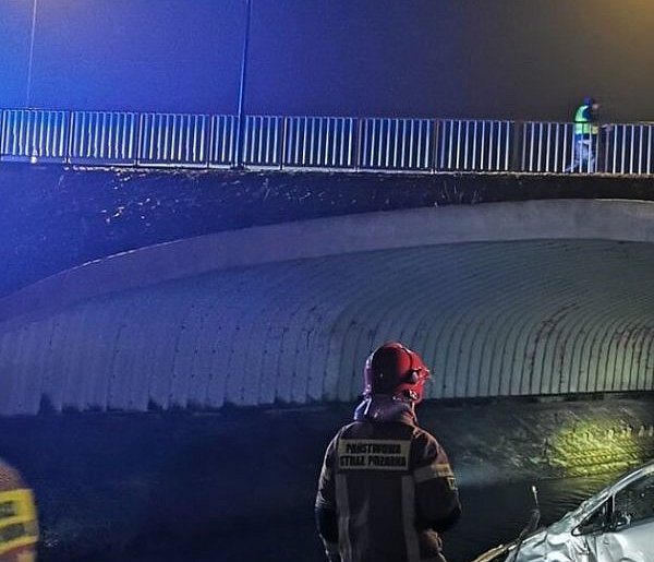 Samochód w rzece Biała Łada-368917