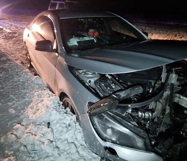 Czołowe zderzenie aut w Białowoli. Dwie osoby ranne-368989