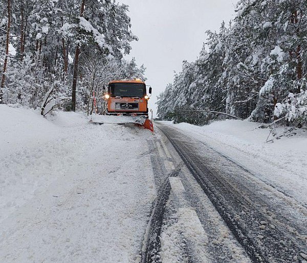 GDDKiA apeluje o ostrożną jazdę; błoto pośniegowe na drogach lubelskiego-369118
