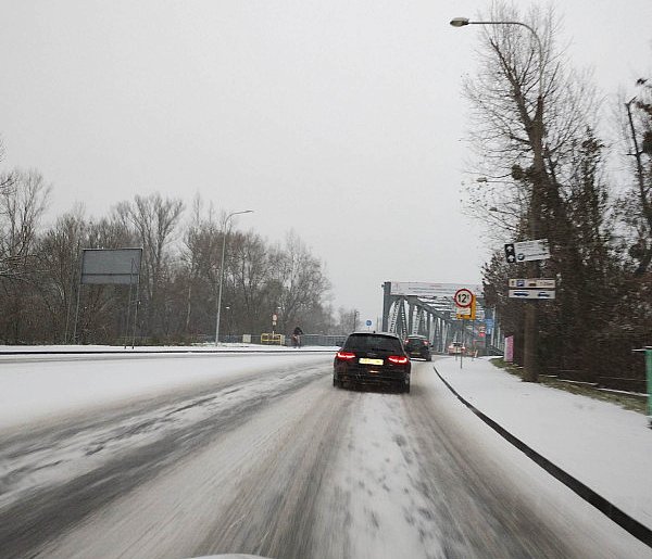 Poważne zagrożenie na drogach. Kierowcy często o tym zapominają-369375