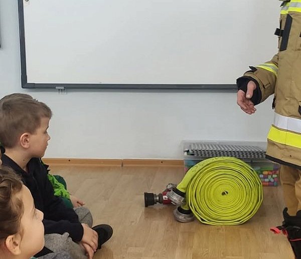 Strażacy z Zamościa uczą przedszkolaków