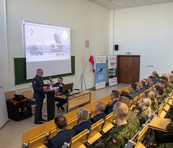 Nowe laboratorium systemów dowodzenia w dęblińskiej Szkole Orląt