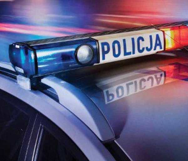 Najpierw uciekał autem, potem pieszo. Pijany kierowca zatrzymany