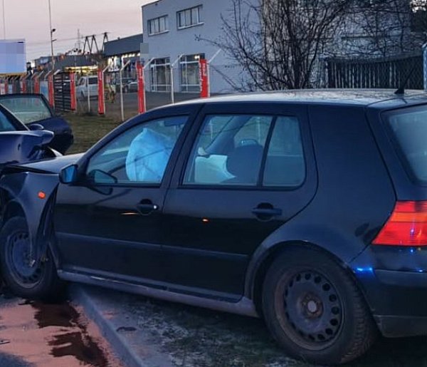 Czołówka w Biłgoraju! Seat zjechał na przeciwległy pas, dwaj ranni