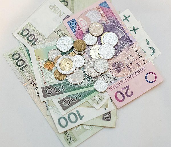 Tyle wynosi "trzynastka" w 2026 roku. Kiedy wpłynie na konta?