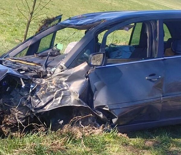 Pijany kierowca dachował w gminie Jarczów. Trzy osoby ranne