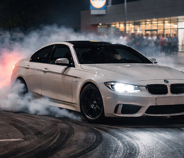 Pościg za kierowcą Audi w Biłgoraju. Driftował na parkingu