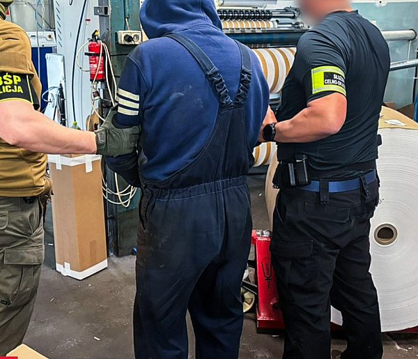 KAS i CBŚP rozbiły nielegalną drukarnię do produkcji papierosów