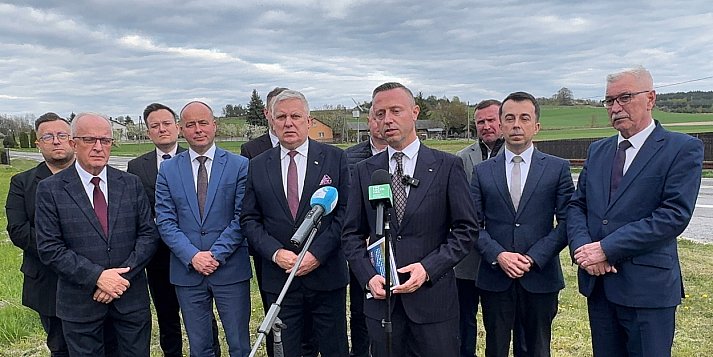 Droga 858 w bardzo złym stanie