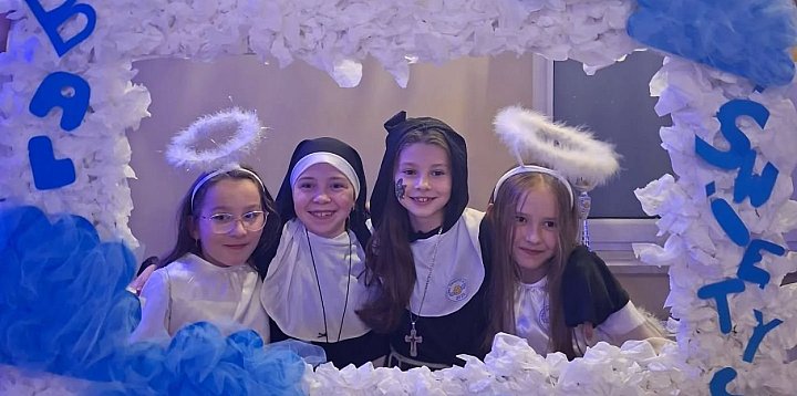 Dzieci bawiły się na Balach Wszystkich Świętych-367493