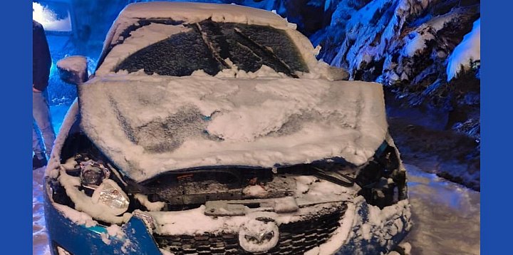 Drzewa spadały na auta-368037