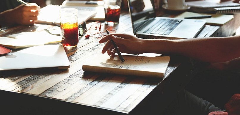 Usługi informatyczne dla firm - dlaczego outsourcing to klucz do stabilności?