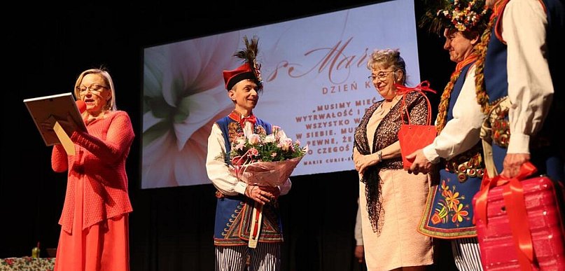 Dzień Kobiet w Tomaszowskim Domu Kultury