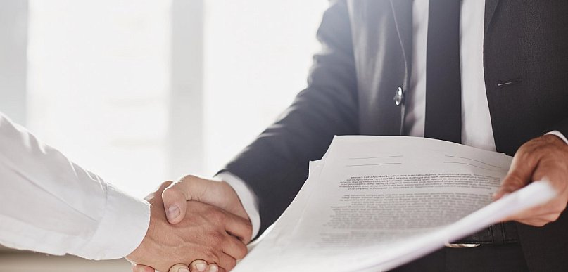 Umowa faktoringowa – czego unikać i na co zwrócić uwagę