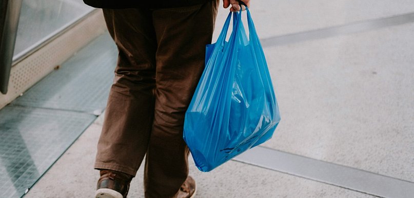 Jak prawidłowo segregować reklamówki i torby foliowe?