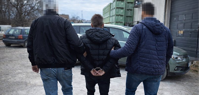 31-latek poszukiwany dwoma listami gończymi zatrzymany