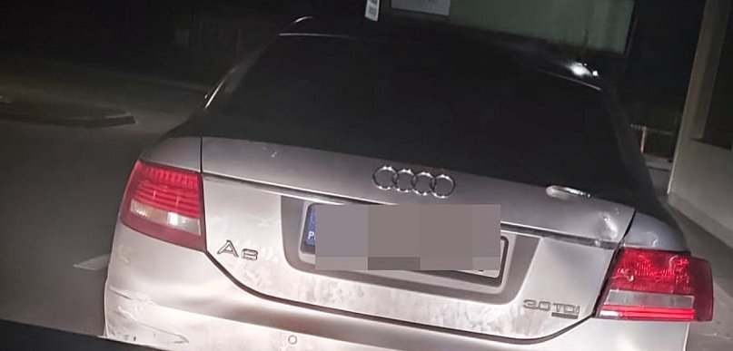 Jechał pijany z psem na kolanach. Zatrzymał go świadek