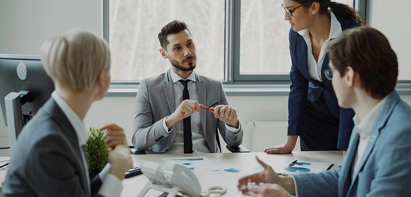 Kiedy firma powinna rozważyć restrukturyzację zamiast upadłości