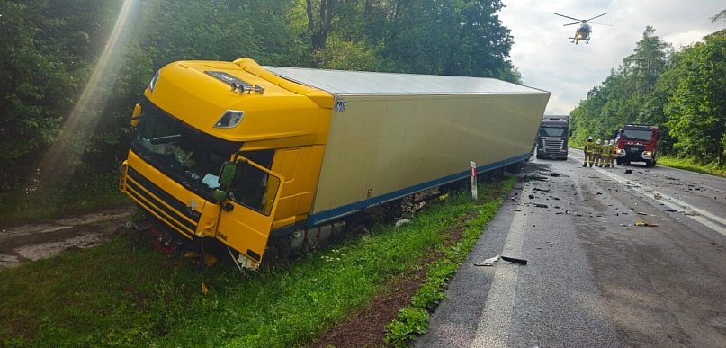 Czołowe zderzenie na DK17