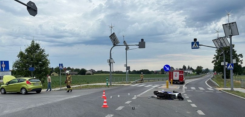 Wypadek na DK17. 40-latka po alkoholu staranowała motorower