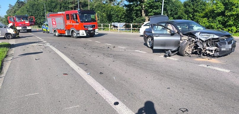 Trzy auta rozbite pod Krasnymstawem. Alarm wysłał... sam samochód