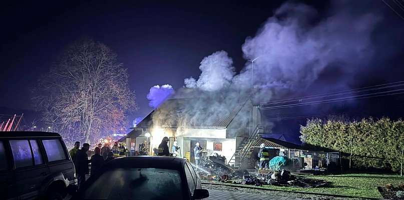 Dramatyczny pożar w Narolu. 26 strażaków w akcji - 368517