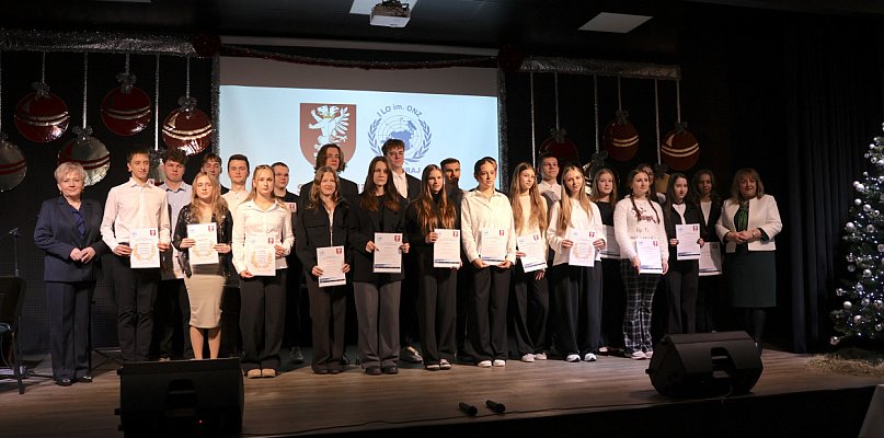 Stypendia Starosty dla licealistów z ONZ - 368790