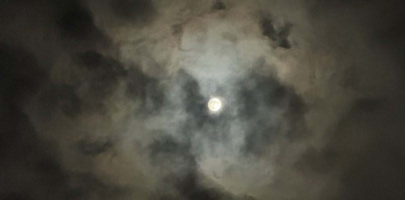 Ta noc ma wyjątkowe znaczenie. Pełnia wyznacza Wielkanoc 2026