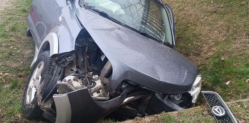 Poważny wypadek w powiecie biłgorajskim. 71-letni kierowca w szpitalu