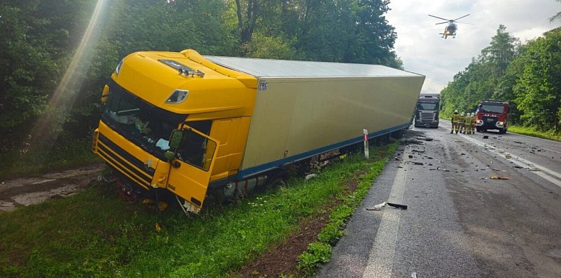 Czołowe zderzenie na DK17