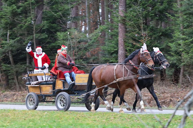 Zimowy Rajd Pieszy z Mikołajem