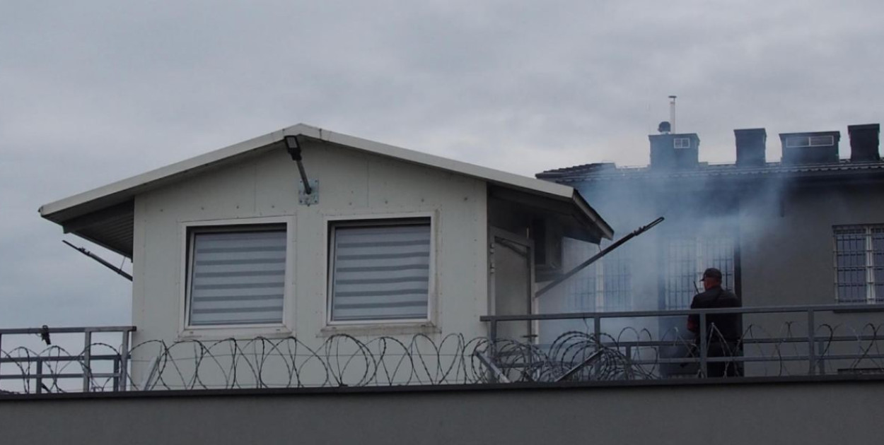 Bunt i pożar w więzieniu w Hrubieszowie. Dynamiczna akcja służb