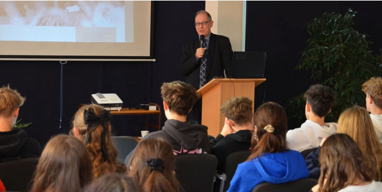 „Nieznany żołnierz ze Lwowa. W 100-lecie Grobu Nieznanego Żołnierza” – prezentacja Tomasza Kuby Kozłowskiego/Foto: Miejska Biblioteka Publiczna im. Władysława Broniewskiego w Lubaczowie