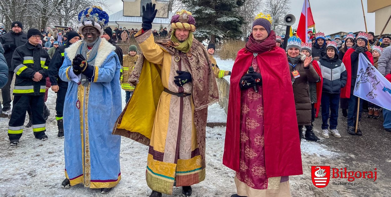 Od lewej: Król Baltazar (Bartłomiej Strzałka), z parafii Wniebowzięcia NMP, Król Melchior (Wojciech Szczepański), z parafii św. Jana Pawła II, Król Kacper  (Arkadiusz Kapica), z parafii Chrystusa Króla./Foto: Miasto Biłgoraj