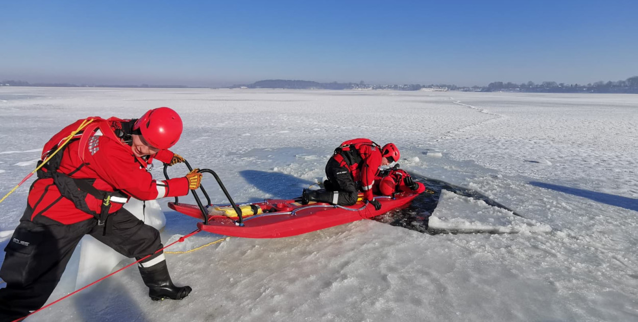 Lód, adrenalina i ćwiczenia nad zalewem w Nieliszu