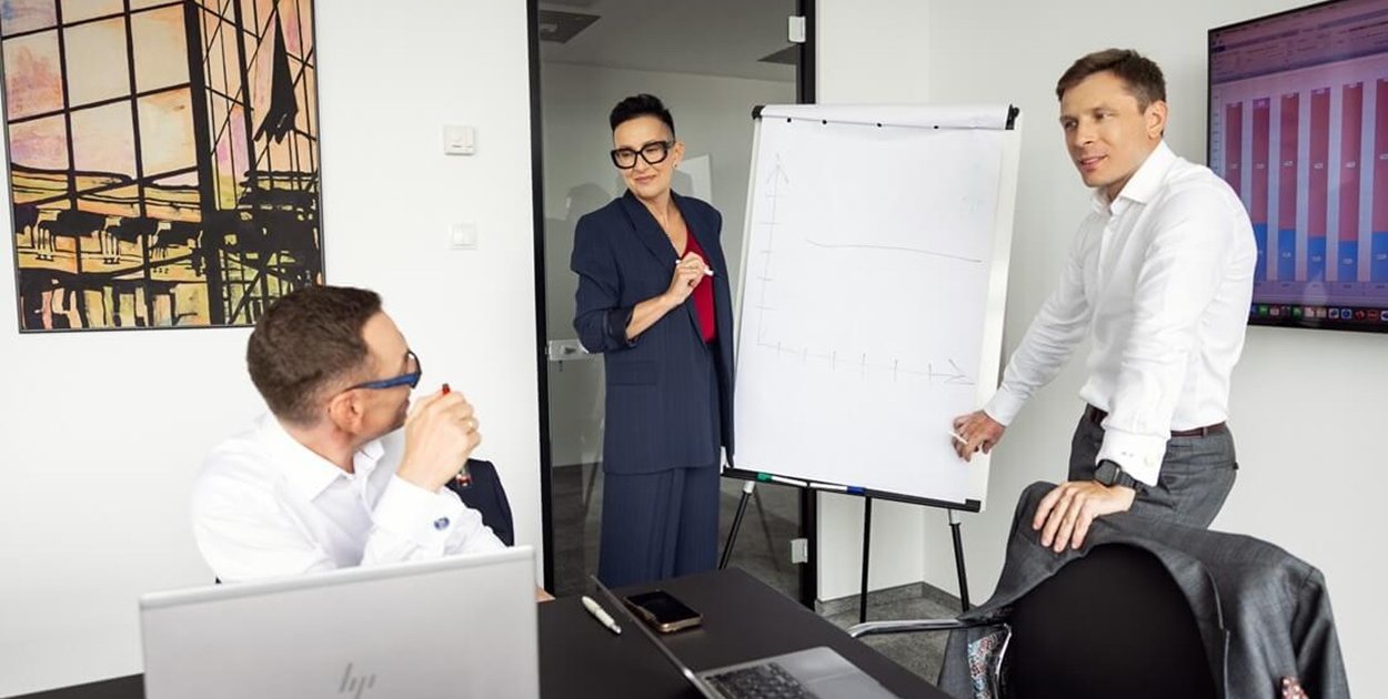 Outsourcing księgowości w firmie – kiedy naprawdę zaczyna się opłacać?