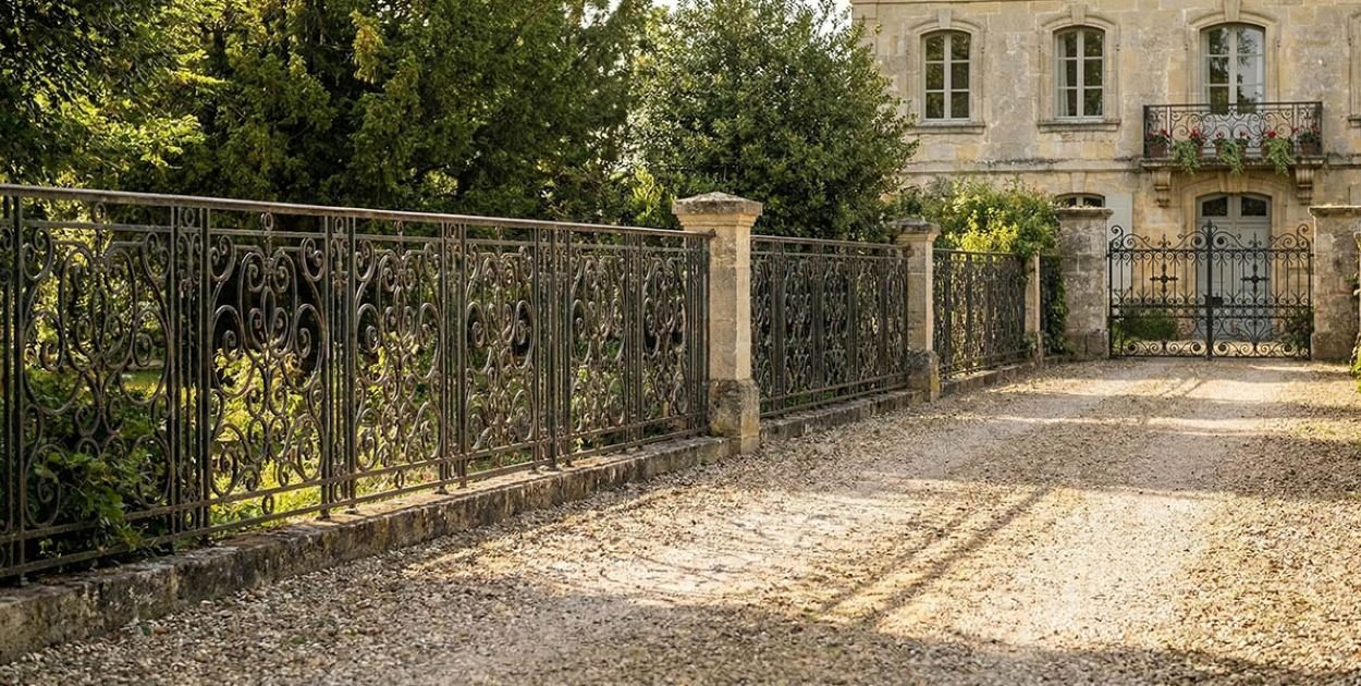 Twój dom to nie tylko cztery ściany. O tym, jak „biżuteria” ogrodowa zmienia odbió