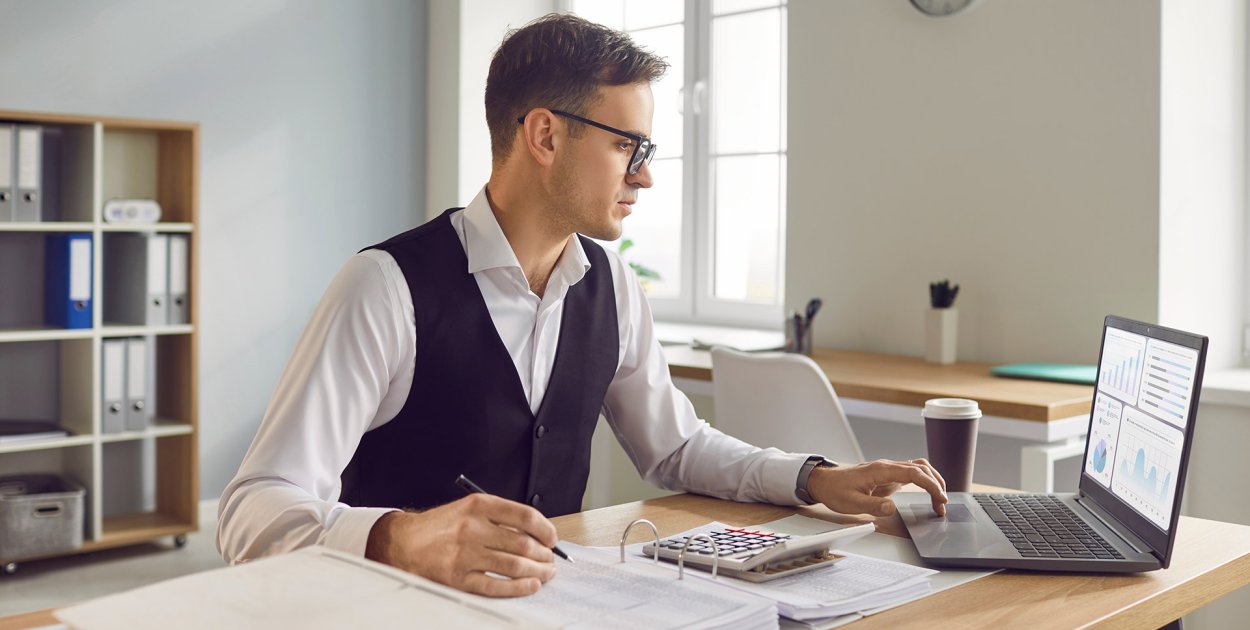 Lekarz na działalności gospodarczej – jakie podatki i składki ZUS trzeba płacić