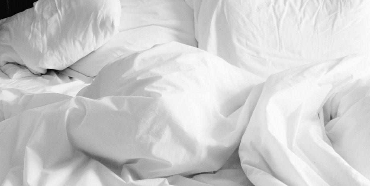 Sypialnia jako prywatna strefa regeneracji – jak dzięki tekstyliom zadbać o zdrowy