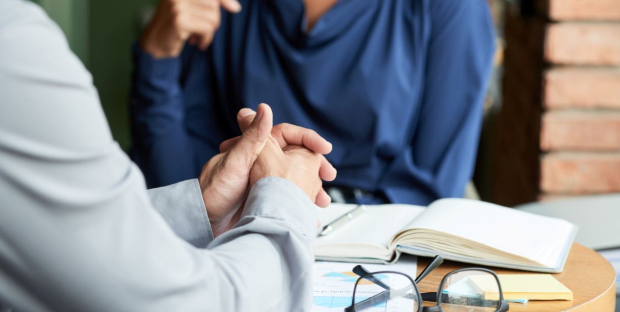 Negocjowanie warunków kredytu – jakie korzyści może przynieść wsparcie specjalisty