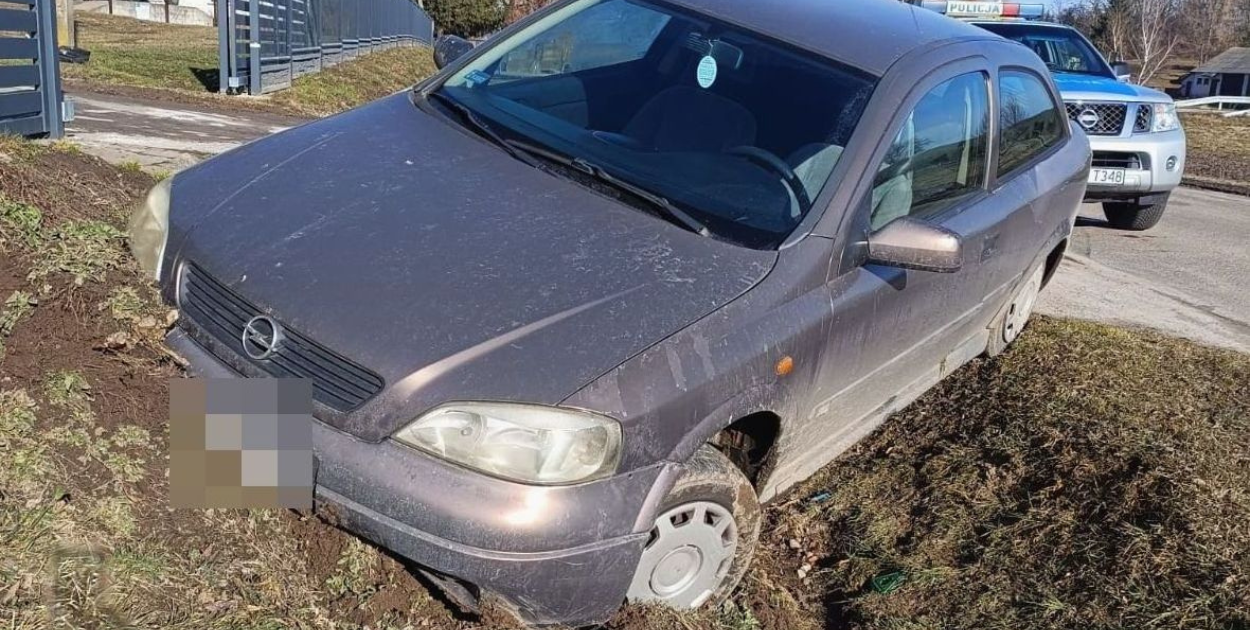 Pijany kierowca nie zatrzymał się do kontroli. Po chwili był w rowie