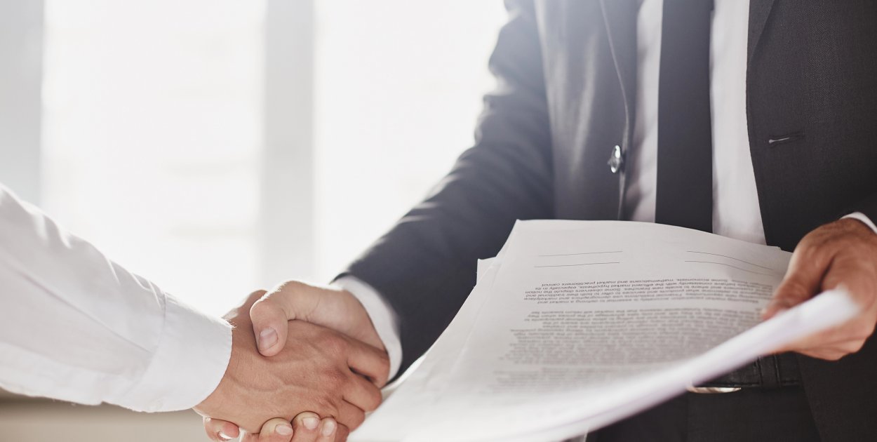 Umowa faktoringowa – czego unikać i na co zwrócić uwagę