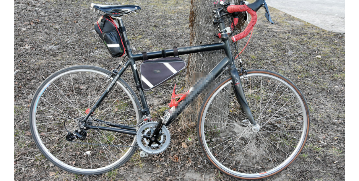 Krasnobród. Rowerzysta uderzył w auto po nagłym manewrze kierującej