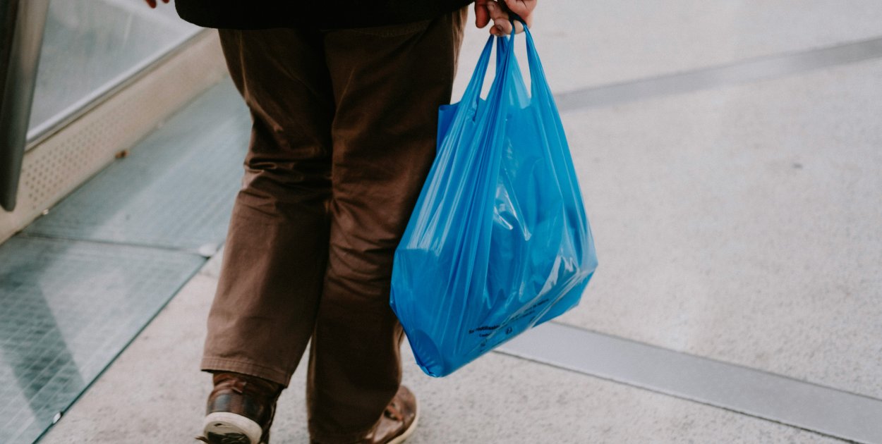 Jak prawidłowo segregować reklamówki i torby foliowe?