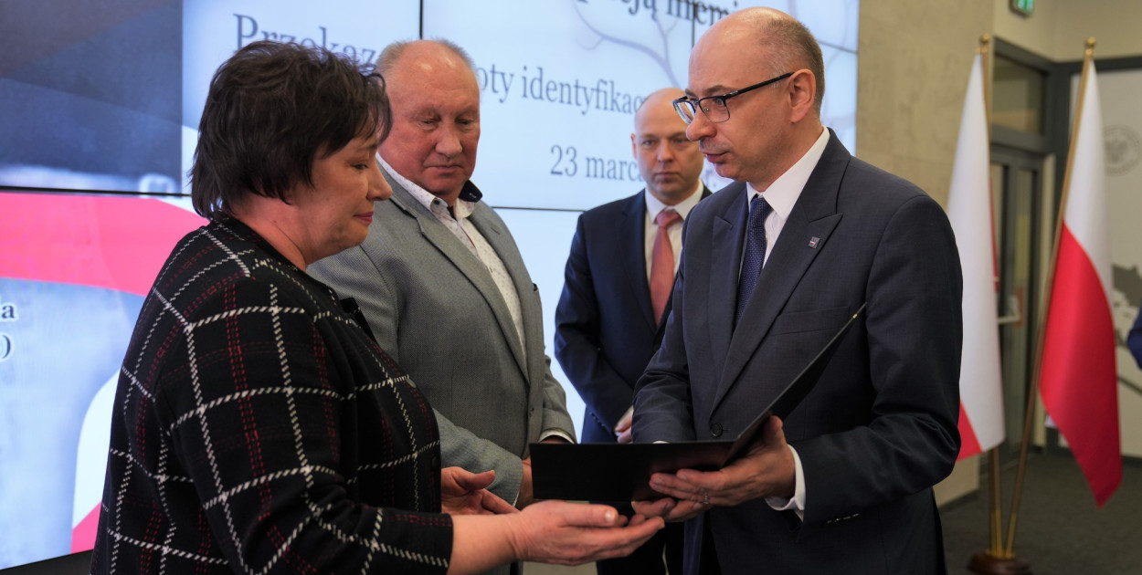 Krewni rodziny zamordowanej za ukrywanie Żydów odebrali noty identyfikacyjne